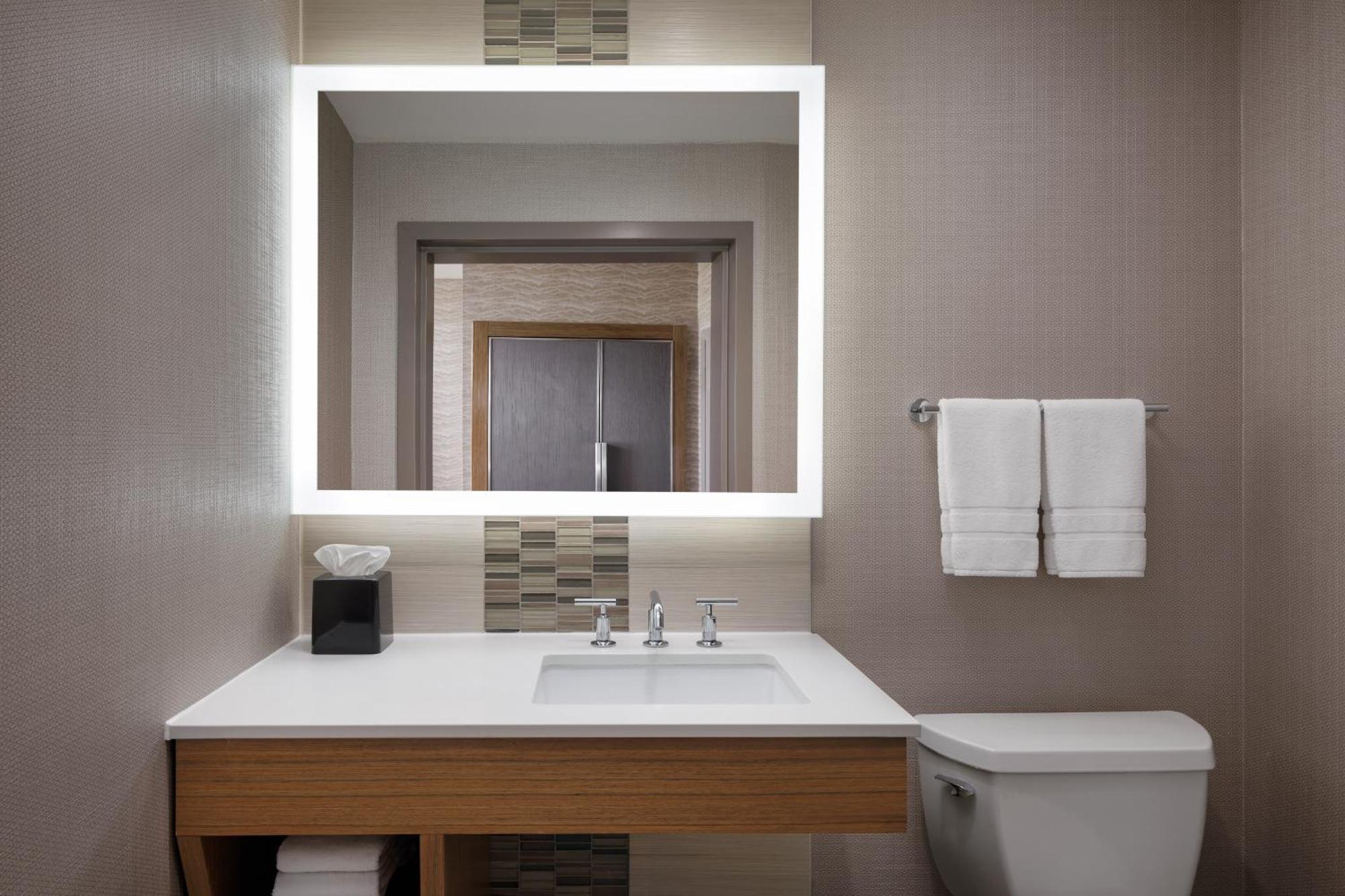 เดอะ เวสทิน แคลกรี แอร์พอร์ต Hotel คาลการี ภายนอก รูปภาพ